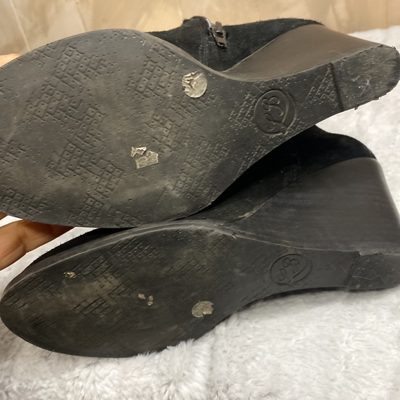 142. Lucky brand suede ankle boots size 7.5 - Picture 2 of 5
